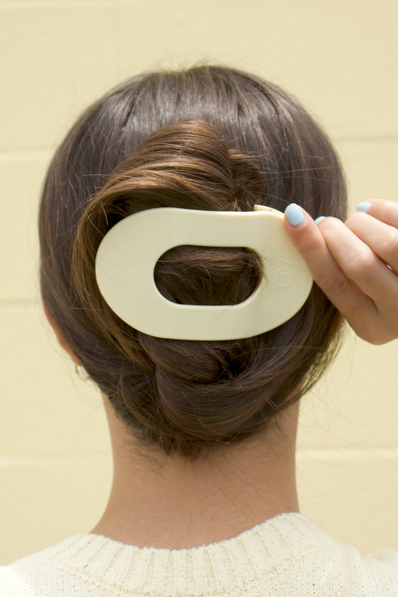 Flat Round Butter Yellow Clip - 1 size